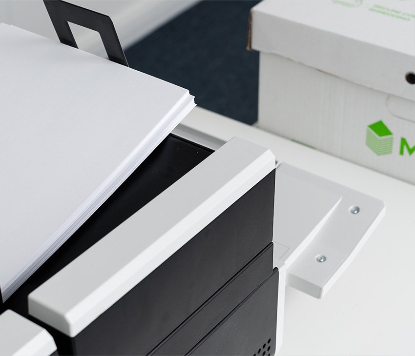Documents feeding into an aperture card scanner